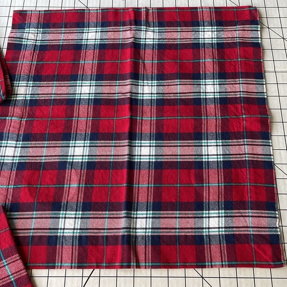 4 square (19" x 19"), red/white/blue plaid napkins - Picture 2 of 13
